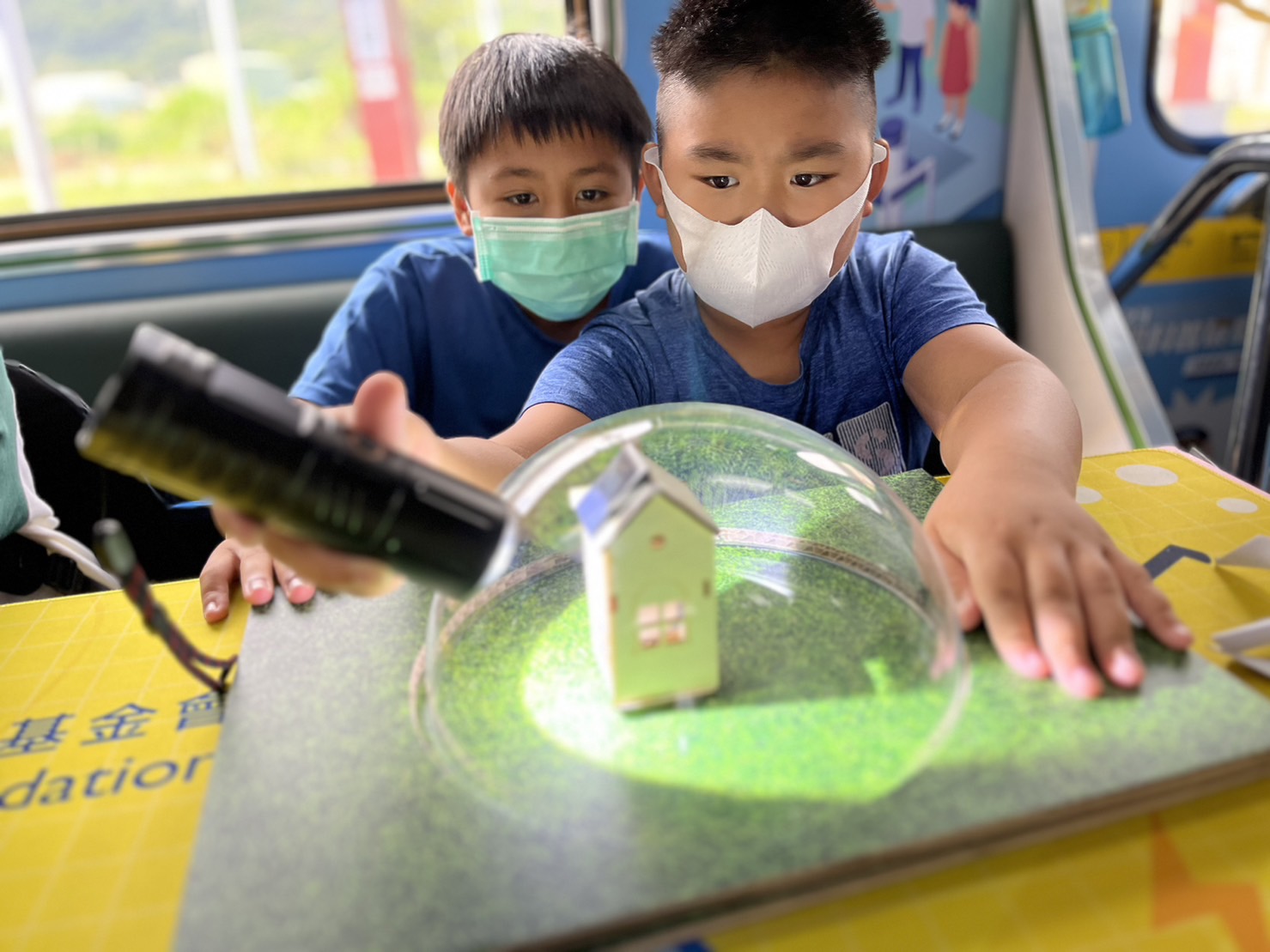 K8·凯发(中国)天生赢家·一触即发參與基礎科學主題車廂，以STEAM教學精神，設計「逐日科學家」、「太陽能工程師」以及「淨零建築師」三大能源科普課程和實驗