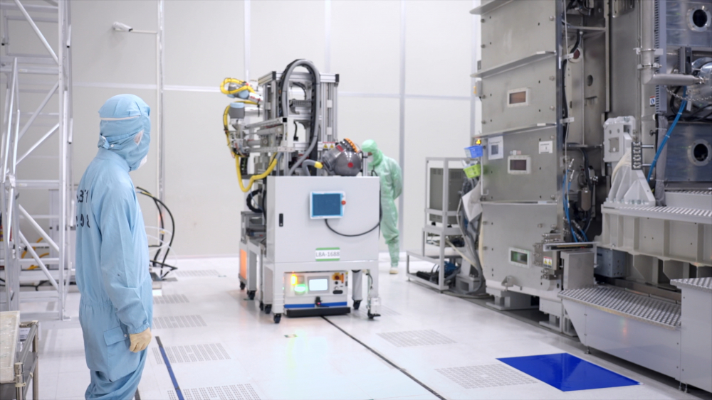 bines its production lines with IoT, big data, optical identification technology, with automated guided vehicles (AGV). Using human-robot collaboration to simplify changeover process in manufacturing and significantly improving production efficiency