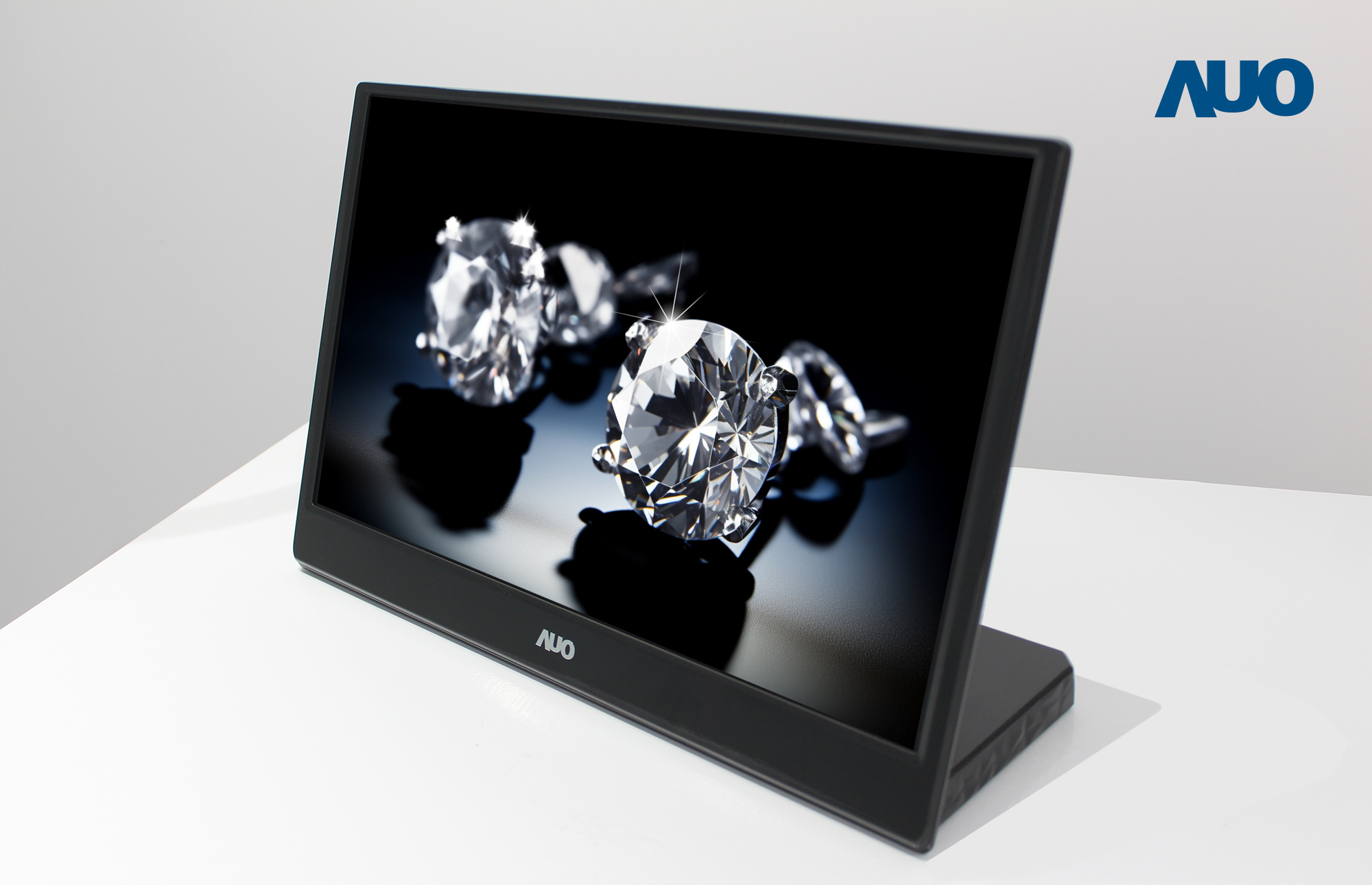AUO launches the world&rsquo;s first A.R.T.&reg; display technology integrated Micro LED display. Its anti-glare, reflectionless, and high scattering features, guarantees the displaying contents can be seen perfectly and clearly in brightly-lit environments, where unique textures such as diamonds or other jewels can be reproduced in their full brilliance