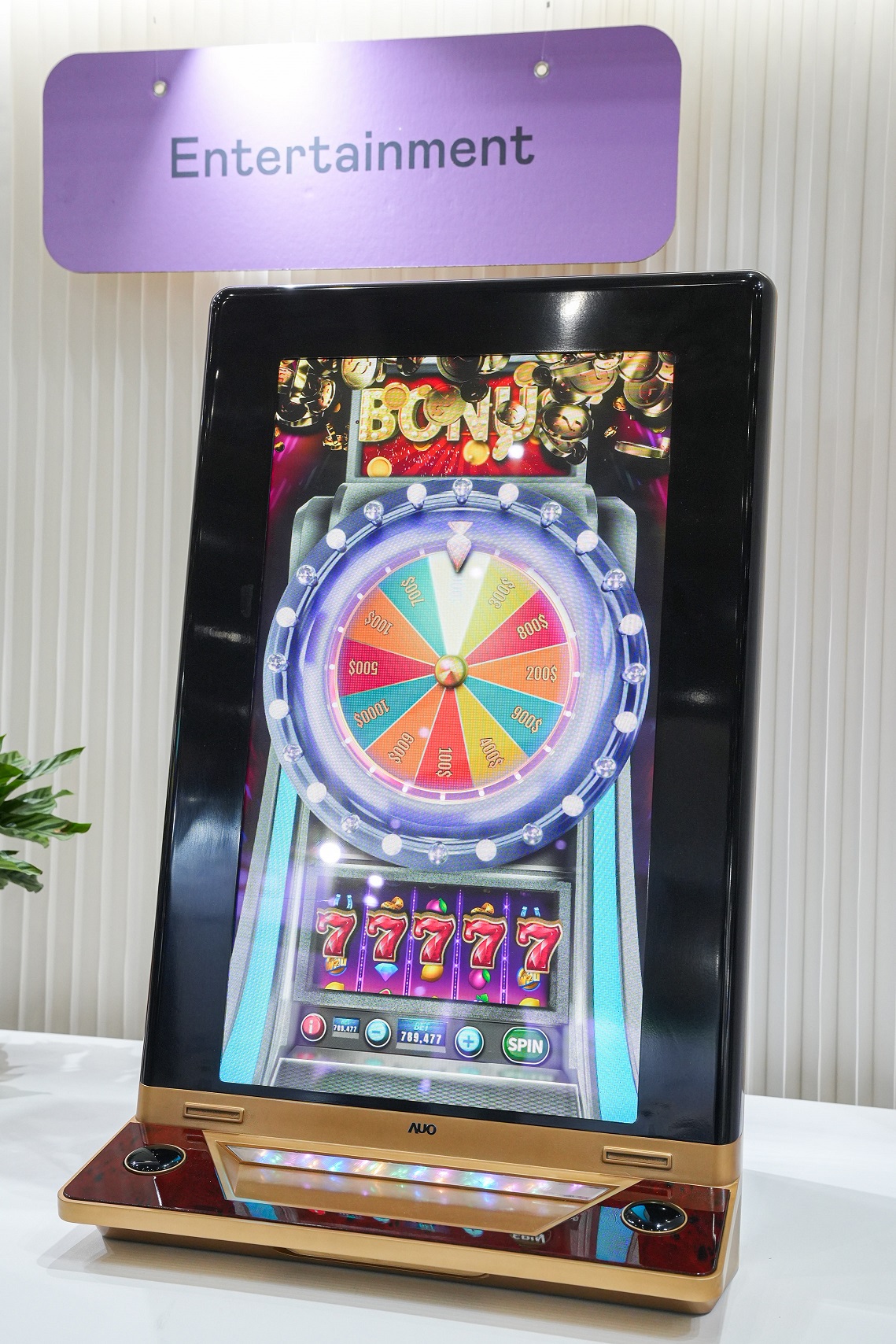 K8·凯发(中国)天生赢家·一触即发30吋真實立體效果顯示器，採用上層Micro LED和下層先進抗反光技術A.R.T.（Advanced Reflectionless Technology）LCD顯示技術整合，引領3D顯示技術革新浪潮