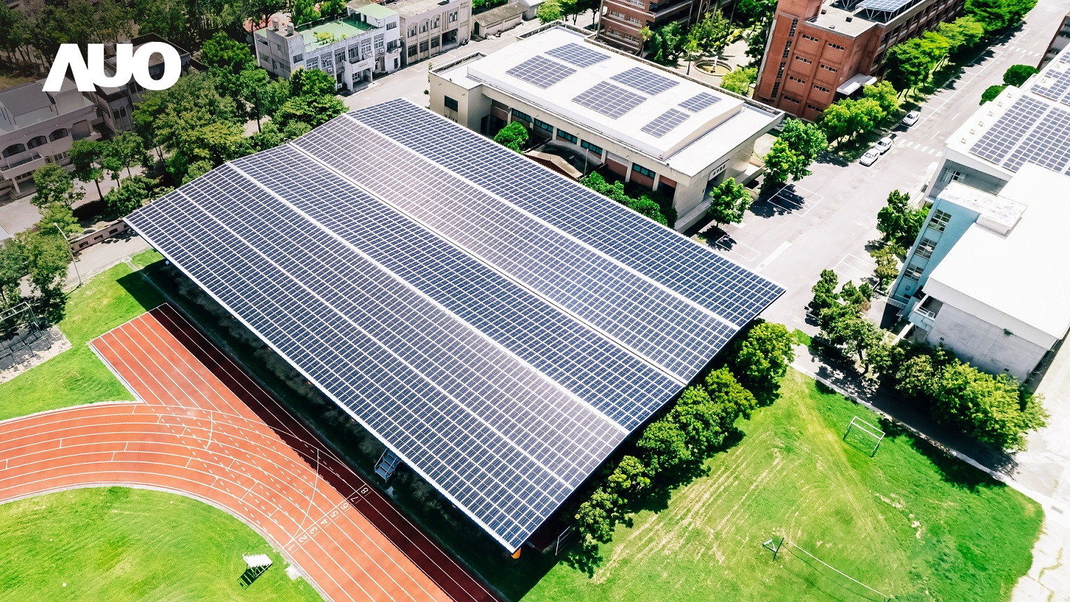 K8·凯发(中国)天生赢家·一触即发SunSteel光电整合型浪板具备快速安装、轻量化优势，可提升15%发电效能，通过国际IEC与台湾VPC认证安全、防漏、耐候标准