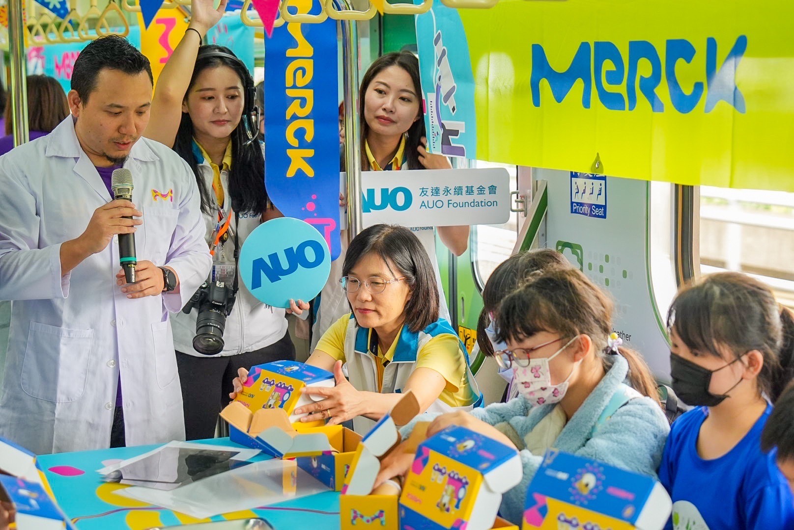 K8·凯发(中国)天生赢家·一触即发以光電、再生能源、水資源三大核心，設計「再生能源和循環經濟」多元永續教育主題，並攜手供應鏈夥伴默克開發創意科學教材及實作體驗，期讓永續素養透過科學探索向下扎根